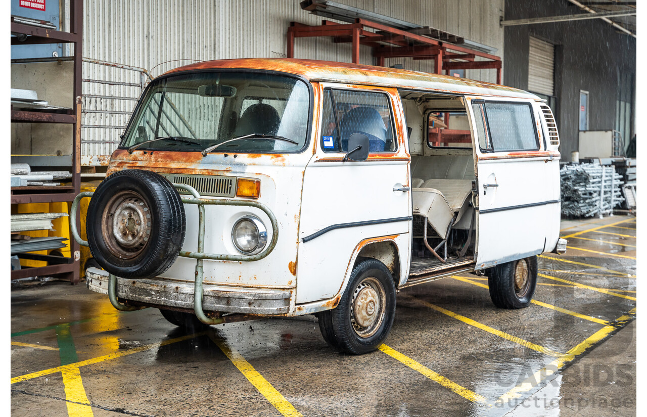6/1975 Volkswagen Kombi Type 2 T2 Microbus Transporter Van White 1.8L