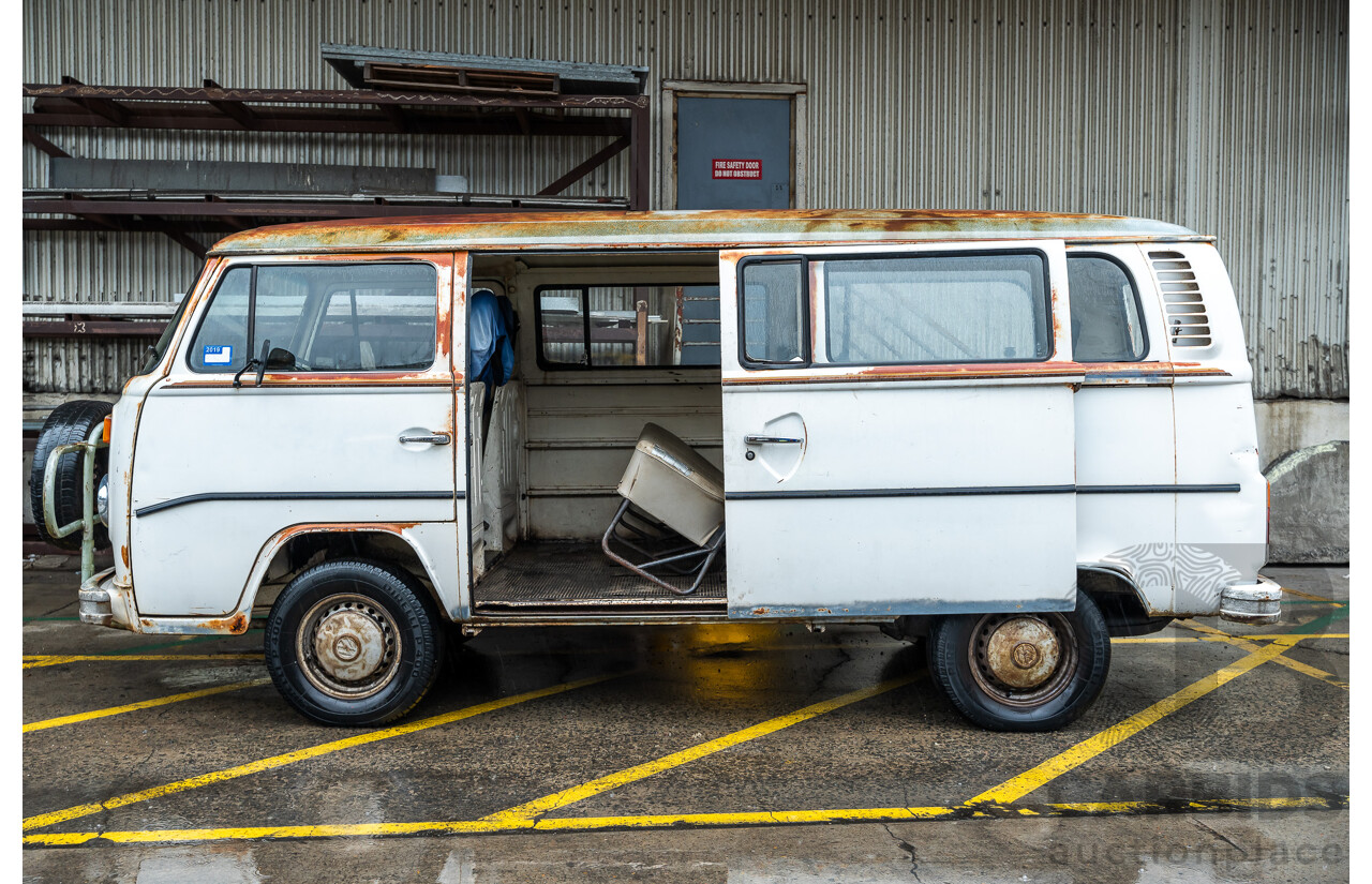6/1975 Volkswagen Kombi Type 2 T2 Microbus Transporter Van White 1.8L