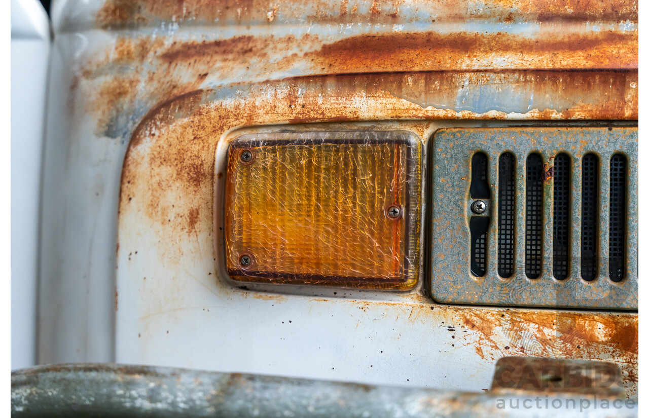 6/1975 Volkswagen Kombi Type 2 T2 Microbus Transporter Van White 1.8L