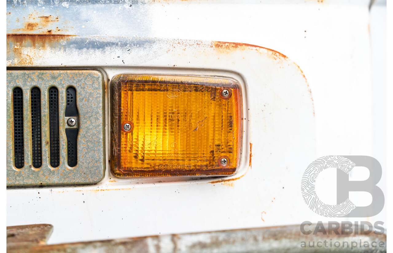 6/1975 Volkswagen Kombi Type 2 T2 Microbus Transporter Van White 1.8L