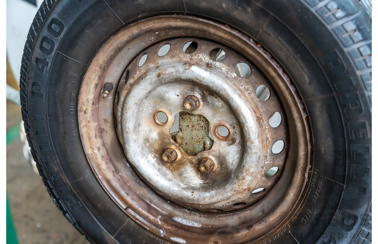 6/1975 Volkswagen Kombi Type 2 T2 Microbus Transporter Van White 1.8L