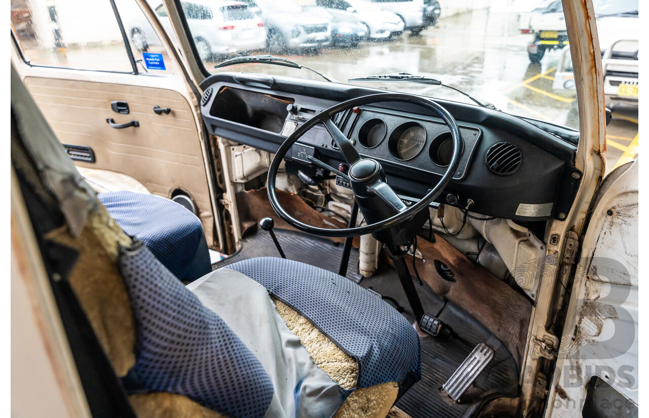 6/1975 Volkswagen Kombi Type 2 T2 Microbus Transporter Van White 1.8L