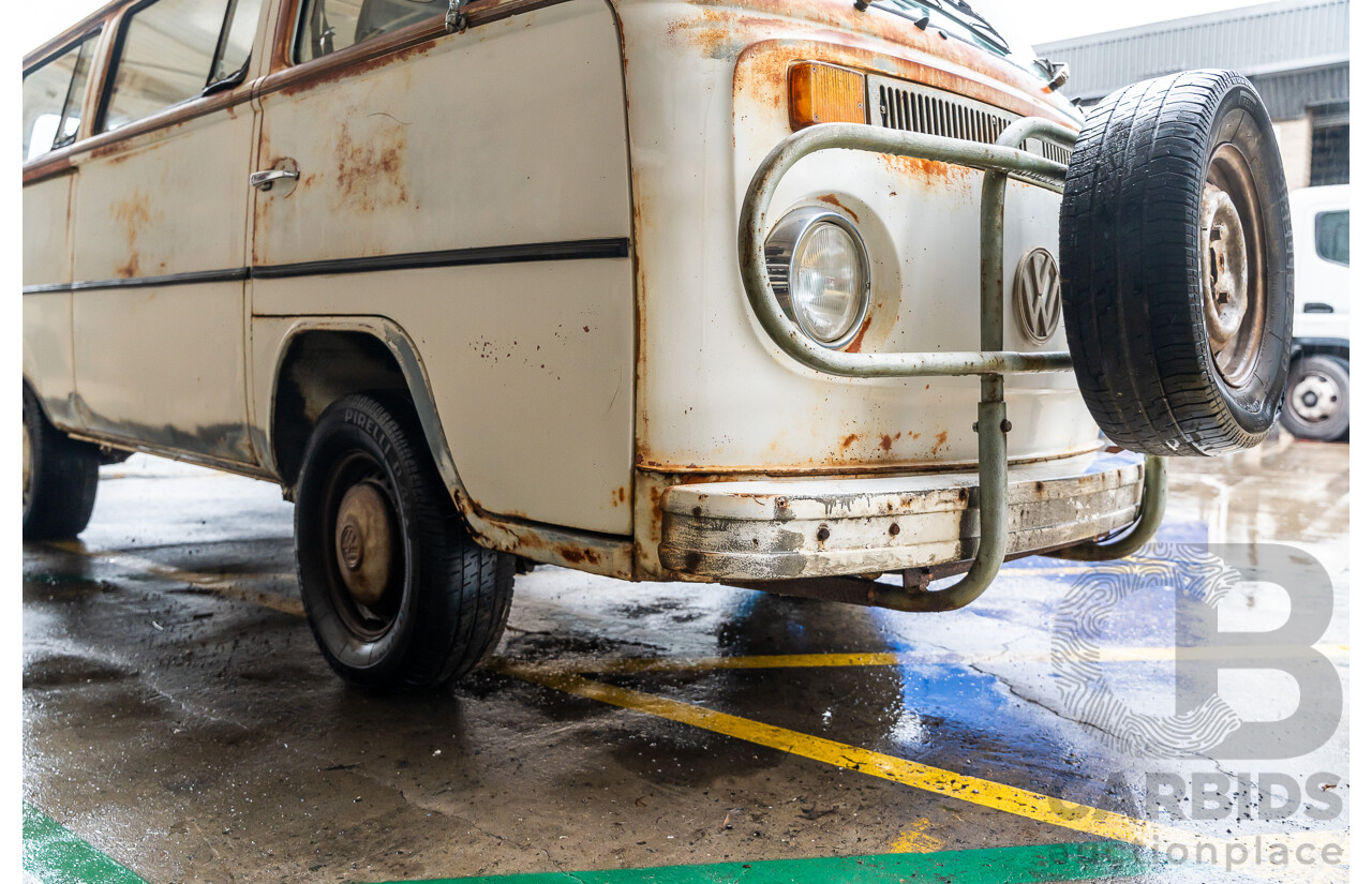 6/1975 Volkswagen Kombi Type 2 T2 Microbus Transporter Van White 1.8L