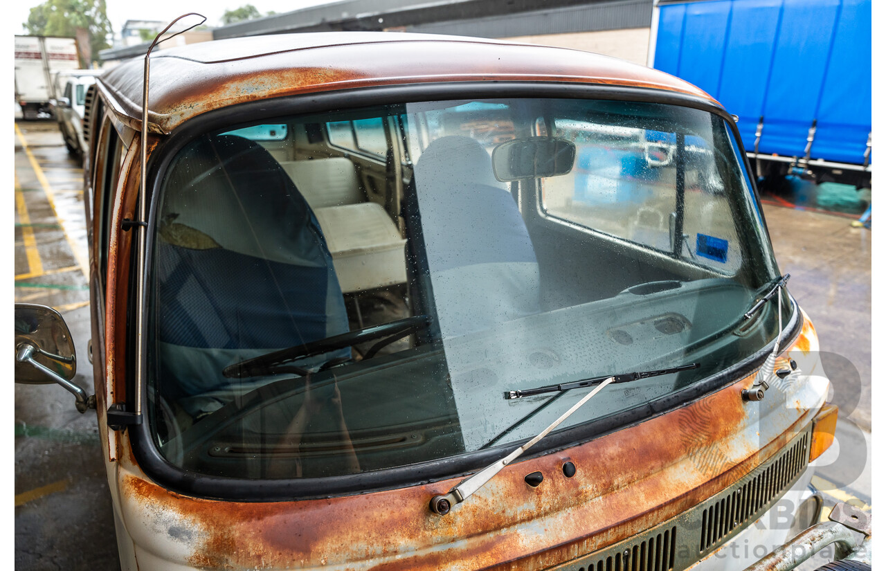 6/1975 Volkswagen Kombi Type 2 T2 Microbus Transporter Van White 1.8L