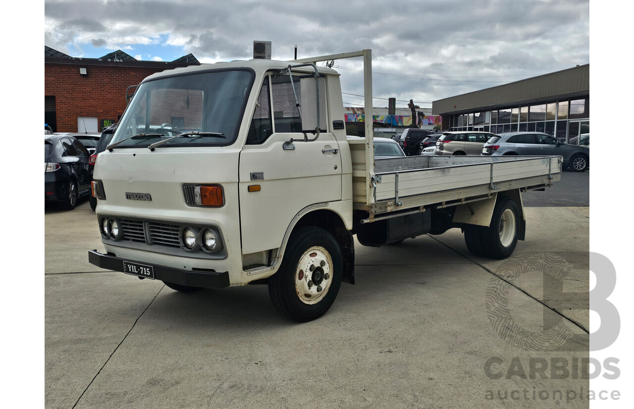 1/1977 Mazda E2000 2000kg 4M  Tray White 2.0L