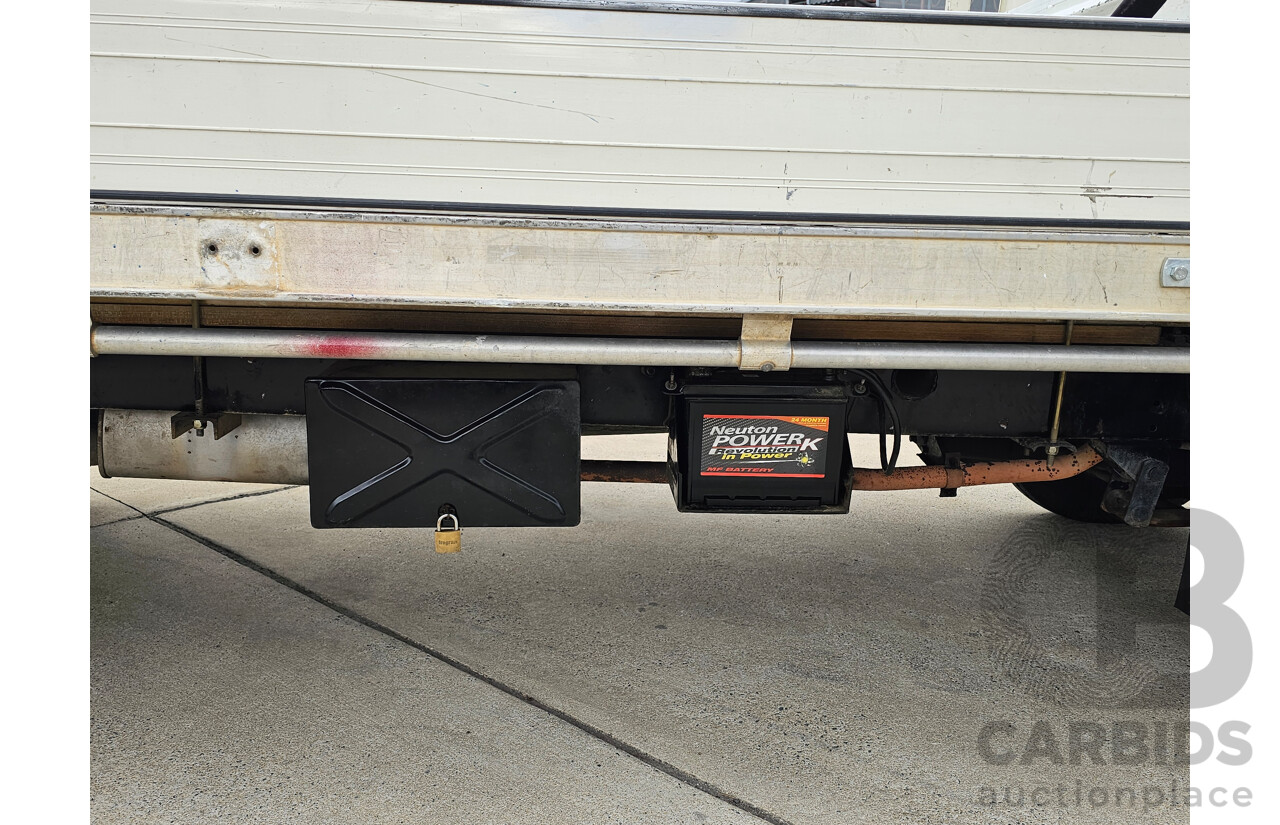 1/1977 Mazda E2000 2000kg 4M  Tray White 2.0L