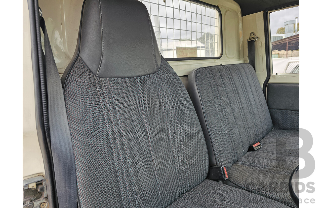 1/1977 Mazda E2000 2000kg 4M  Tray White 2.0L