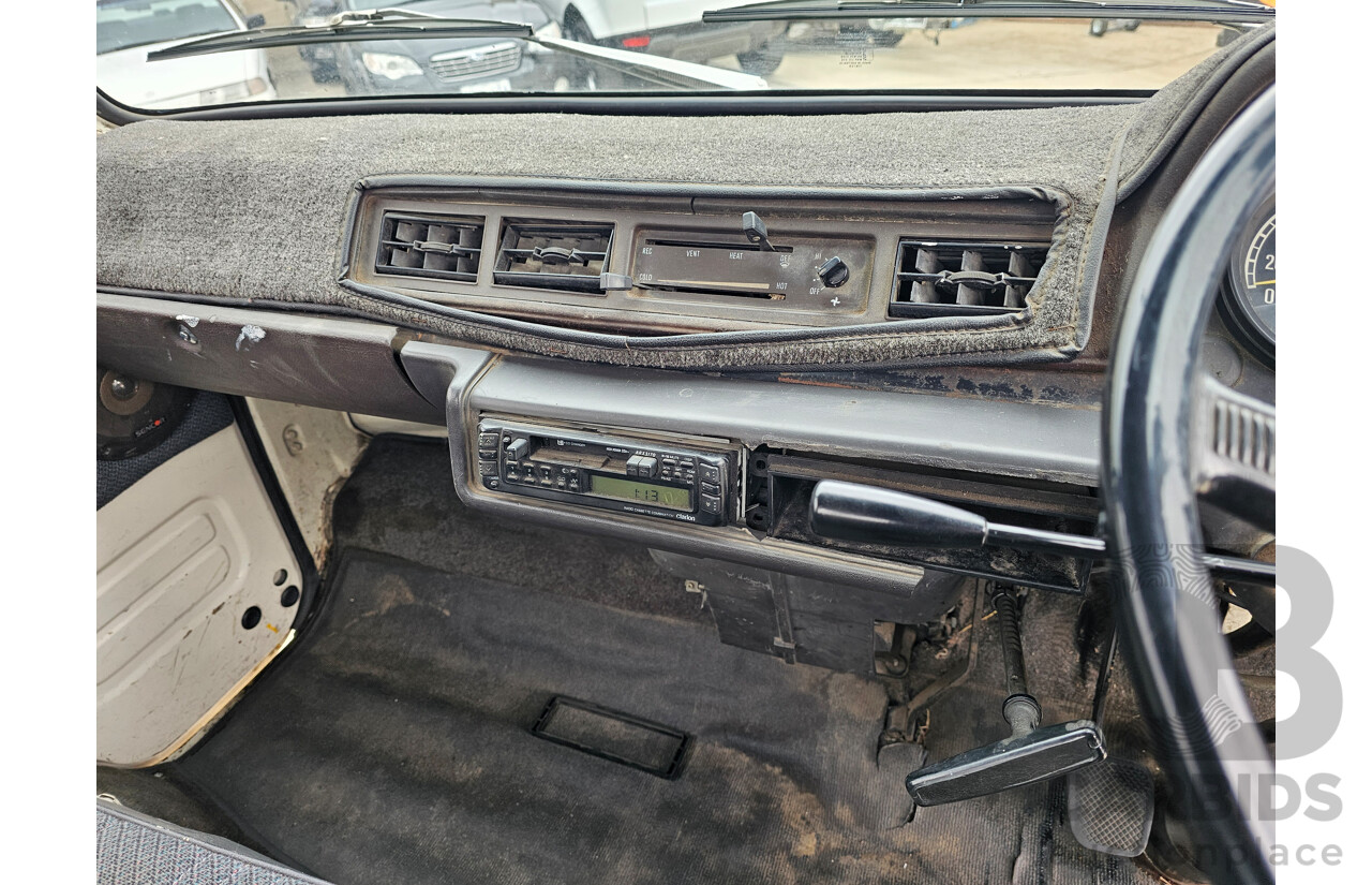 1/1977 Mazda E2000 2000kg 4M  Tray White 2.0L