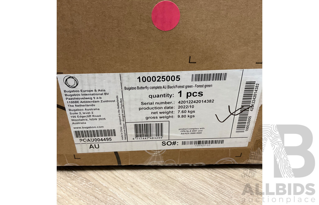 BUGABOO Butterfly - Black/Forest Green - ORP$ 699.00