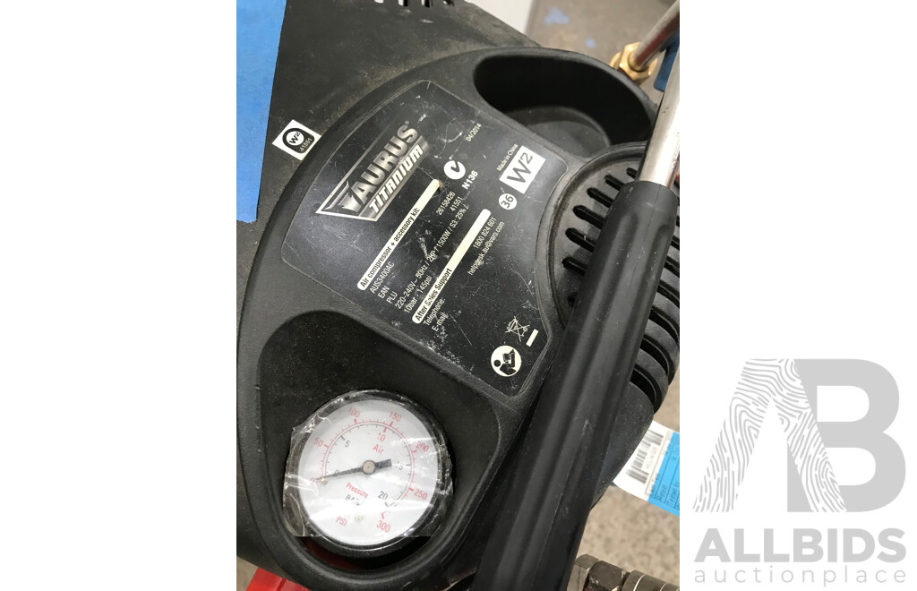 Taurus Titanium 1500W Air Compressor with Accessories
