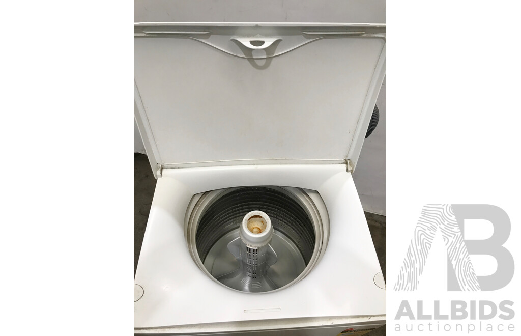 Fisher & Paykel (MW512) 5.5kg Top Loader Washing Machine