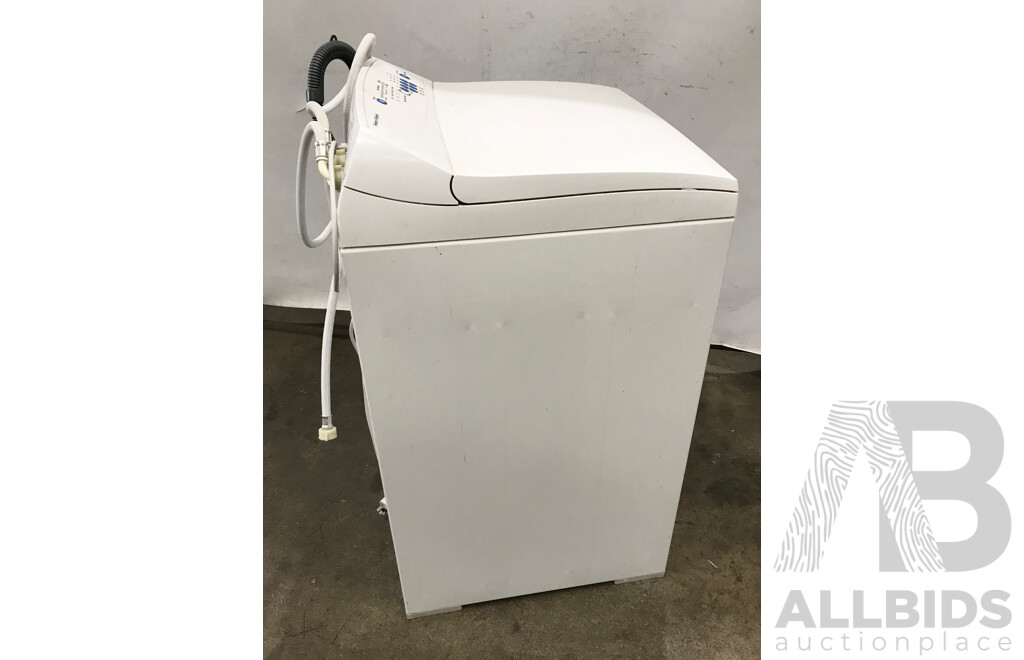 Fisher & Paykel (MW512) 5.5kg Top Loader Washing Machine