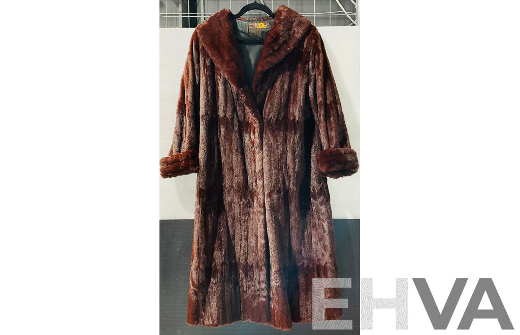 Bernhard Hammerman Chocolate Red/Brown Mink Fur Coat with Folded Collar and Cuffed Sleeves, Two Slip Pockets to Side and Black Satin Lining