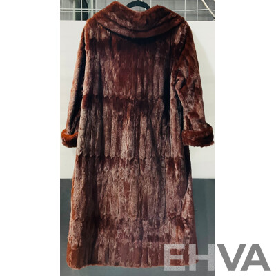 Bernhard Hammerman Chocolate Red/Brown Mink Fur Coat with Folded Collar and Cuffed Sleeves, Two Slip Pockets to Side and Black Satin Lining