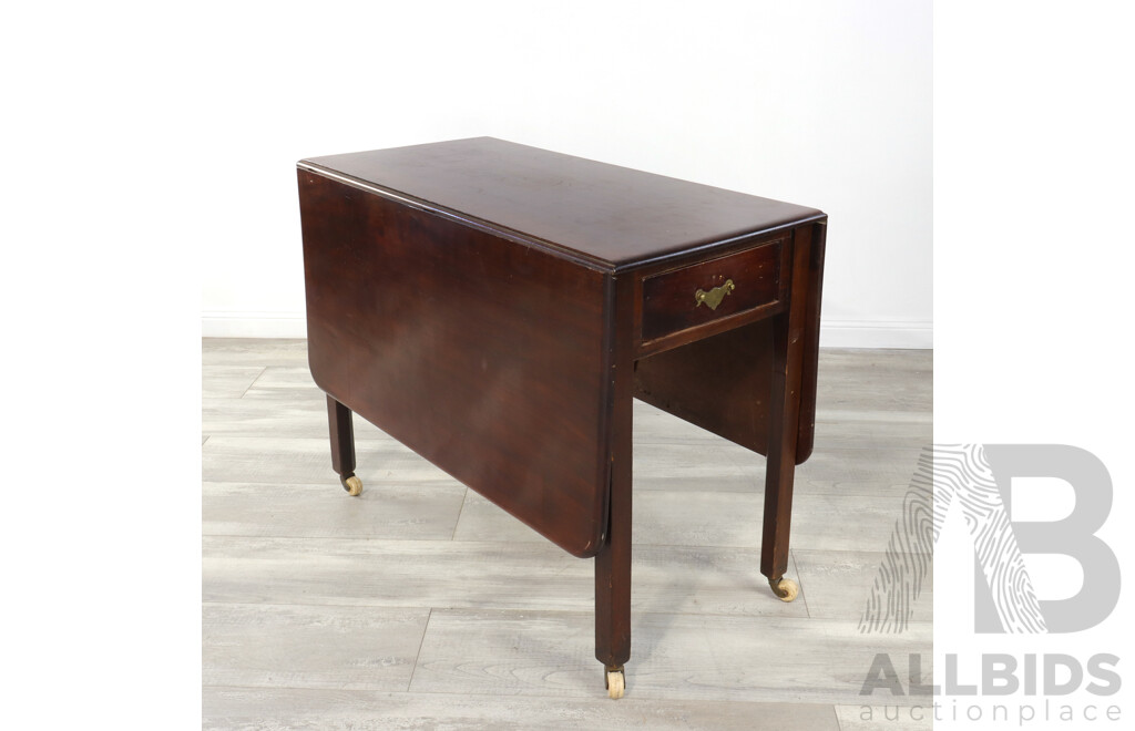 Edwardian Mahogany Gate Leg Table