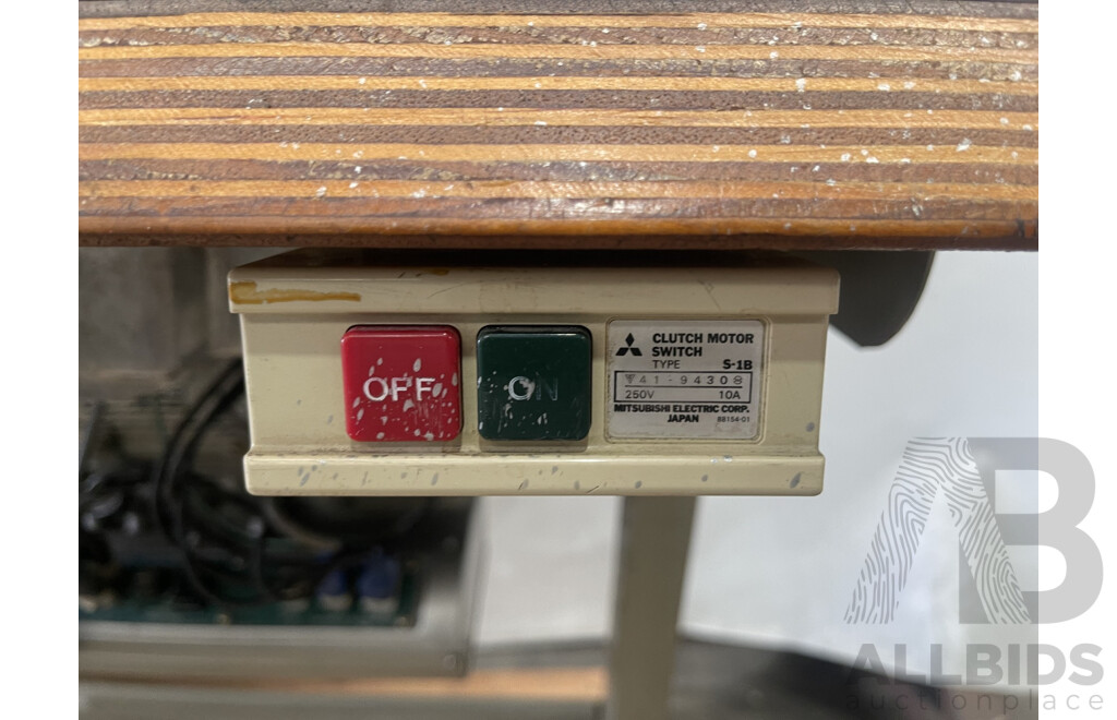 Mitsubishi LS2-190 Oil Bath Industrial Sewing Machine