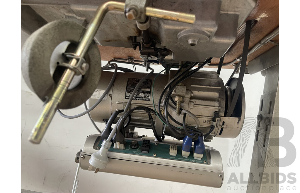 Mitsubishi LS2-190 Oil Bath Industrial Sewing Machine