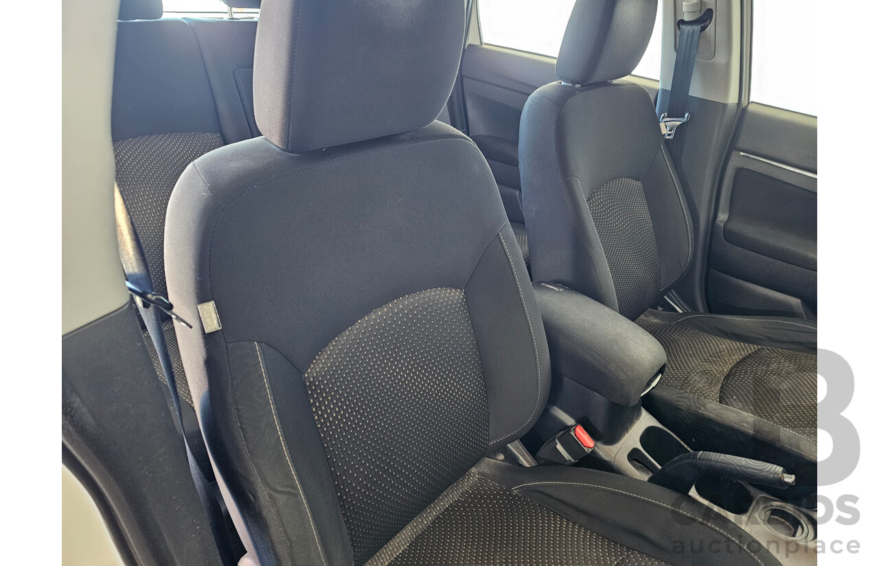 10/2013 Mitsubishi ASX (2wd) XB MY13 4d Wagon White 2.0L