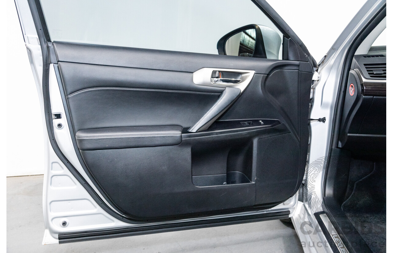 02/2015 Lexus CT 200H Hybrid Sports Luxury ZWA10R MY15 5D Hatchback Metallic Silver 1.8L