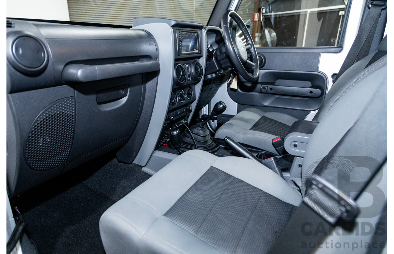 11/2010 Jeep Wrangler Unlimited Sport (4x4) JK MY09 4D Hardtop Convertible Silver V6 3.8L