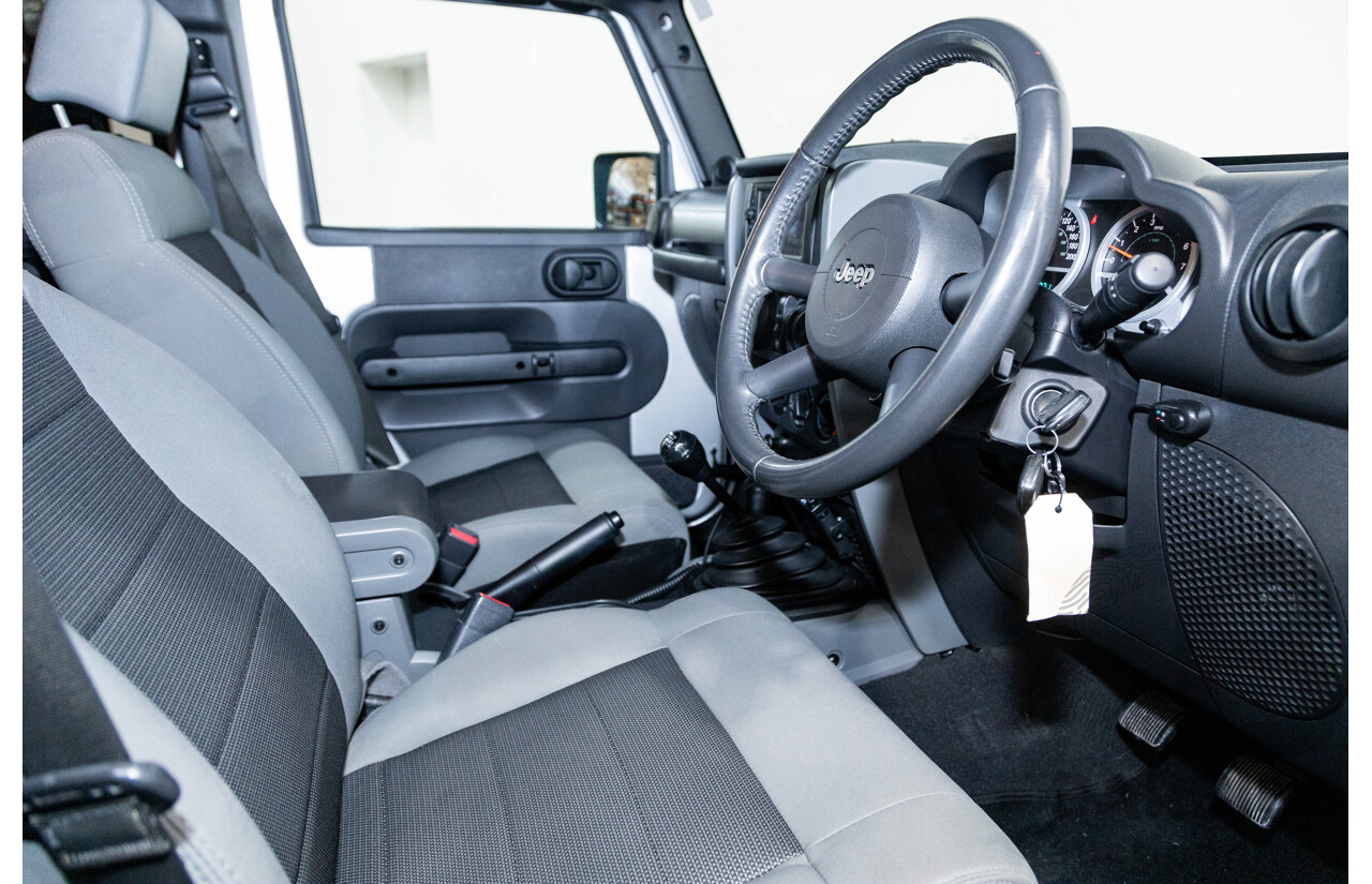 11/2010 Jeep Wrangler Unlimited Sport (4x4) JK MY09 4D Hardtop Convertible Silver V6 3.8L