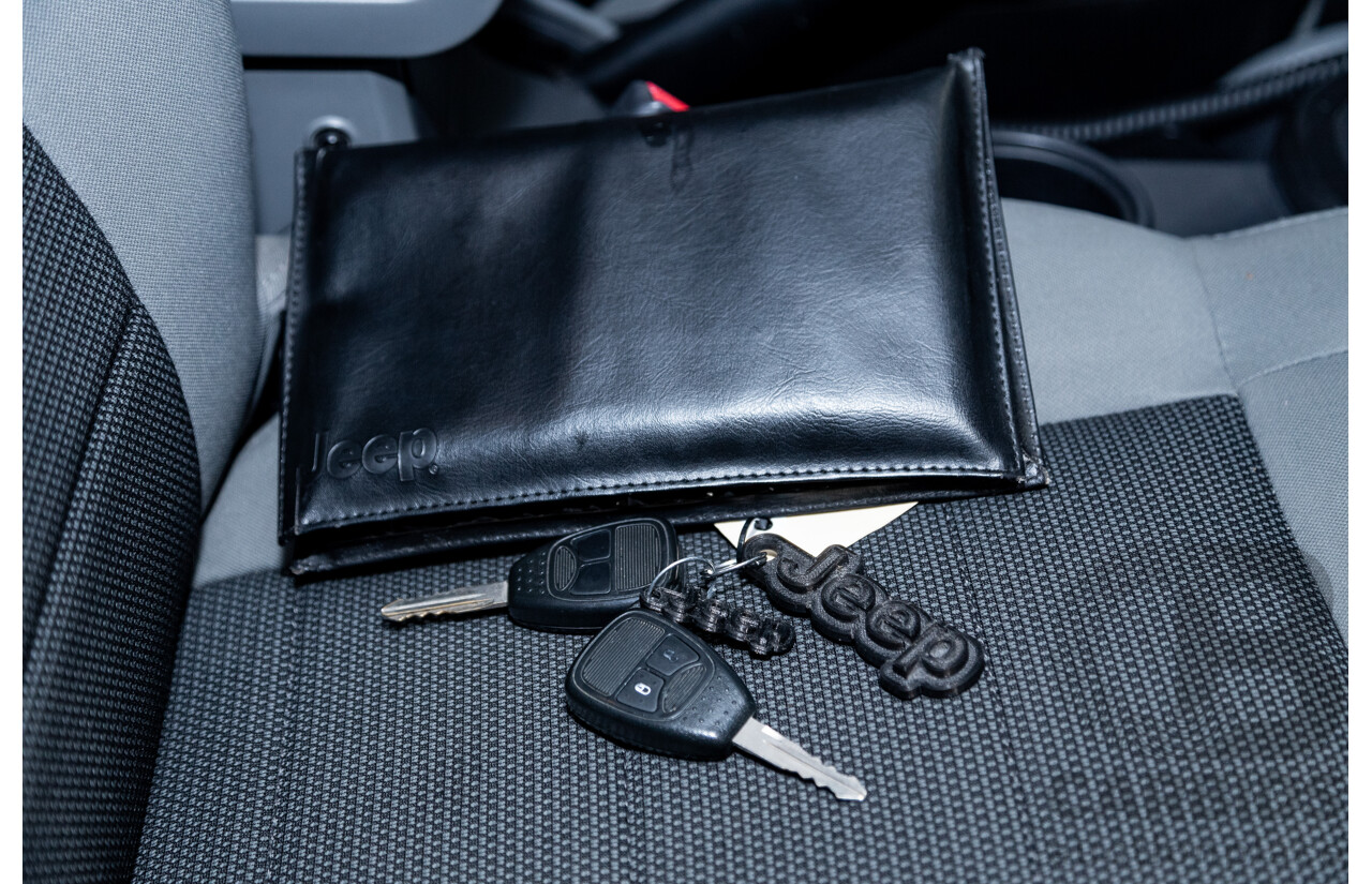 11/2010 Jeep Wrangler Unlimited Sport (4x4) JK MY09 4D Hardtop Convertible Silver V6 3.8L