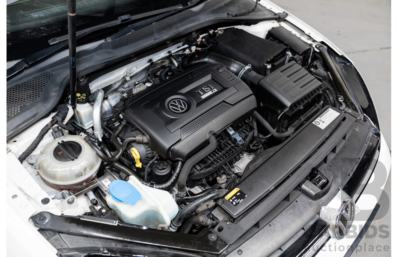 02/2015 Volkswagen Golf R (AWD) MK7 AU MY15 5D Hatchback White Turbo 2.0L