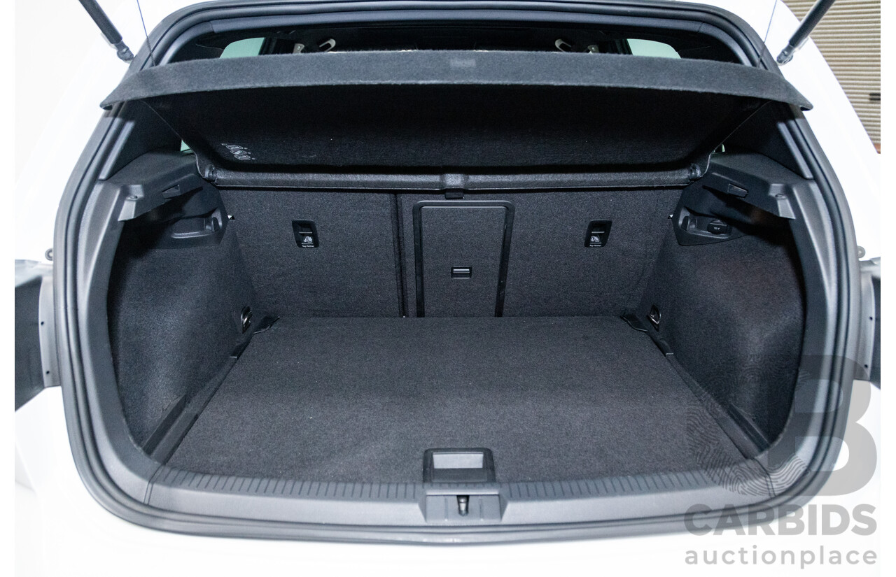 02/2015 Volkswagen Golf R (AWD) MK7 AU MY15 5D Hatchback White Turbo 2.0L