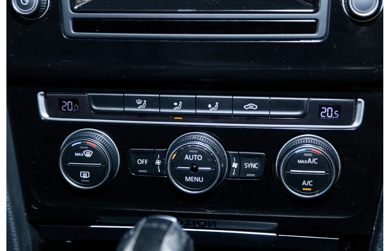 02/2015 Volkswagen Golf R (AWD) MK7 AU MY15 5D Hatchback White Turbo 2.0L