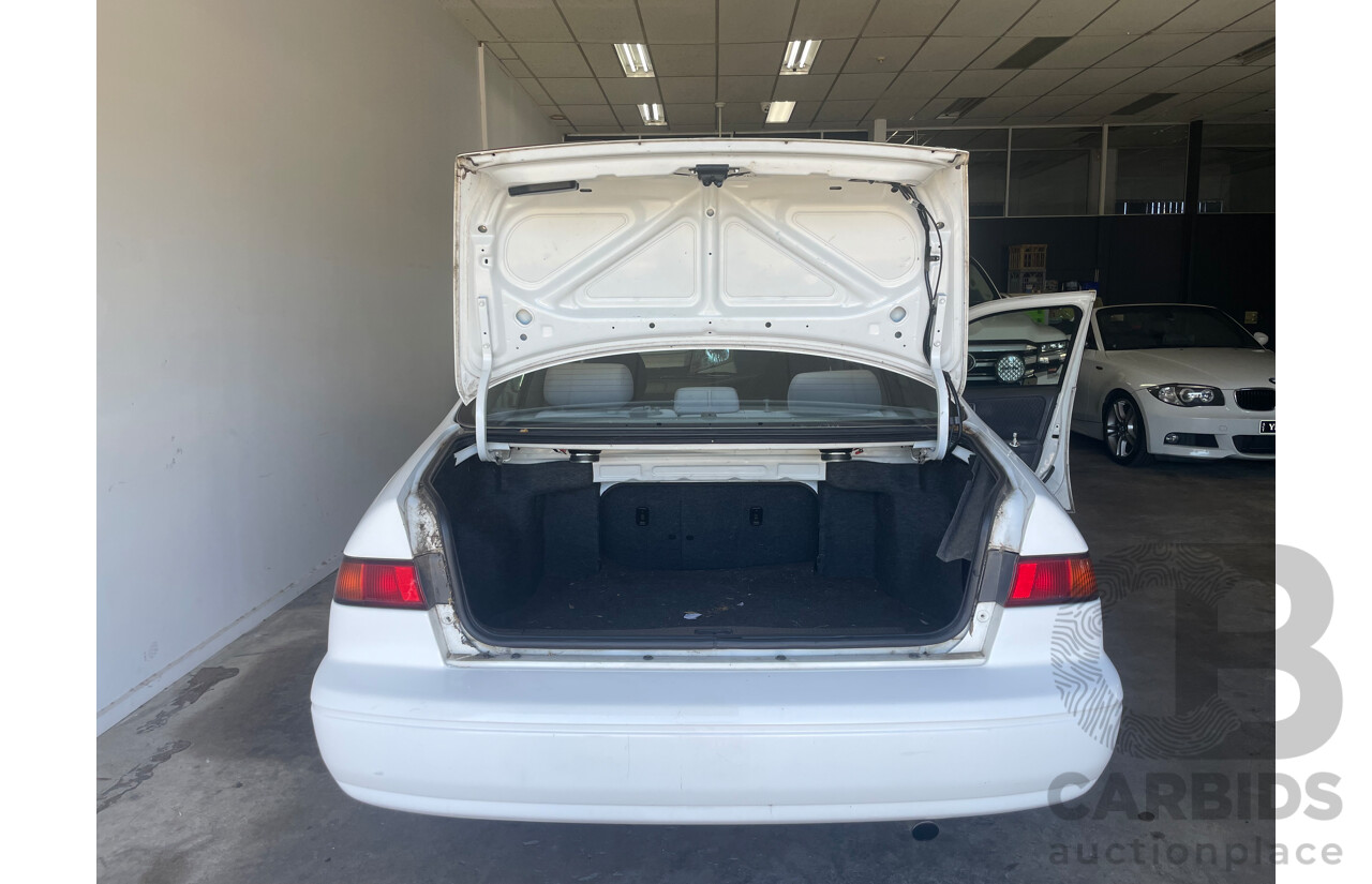 07/2000 Toyota Camry TOURING FWD MCV20R 4D Sedan White 3.0L
