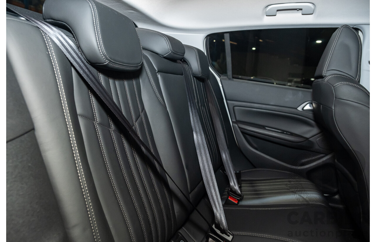 5/2015 Peugeot 308 Allure BLUE HDi T9 5d Hatchback White Turbo Diesel 2.0L