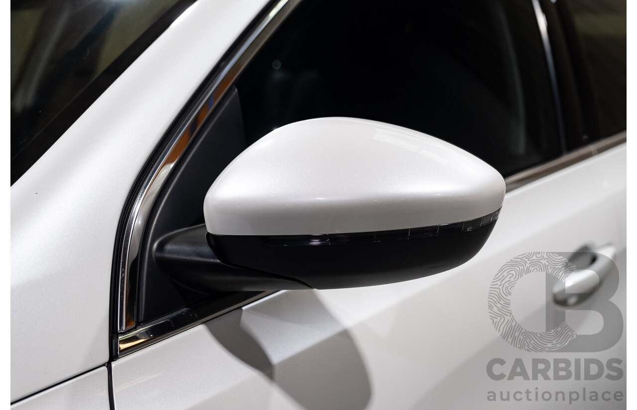 5/2015 Peugeot 308 Allure BLUE HDi T9 5d Hatchback White Turbo Diesel 2.0L