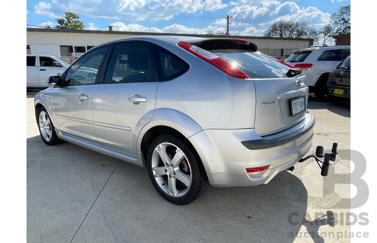 10/2006 Ford Focus ZETEC FWD LS 5D Hatchback Silver 2.0L