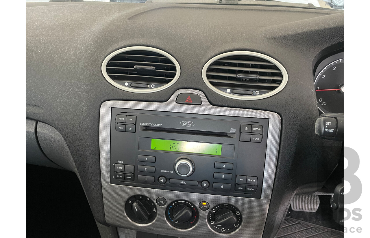 10/2006 Ford Focus ZETEC FWD LS 5D Hatchback Silver 2.0L