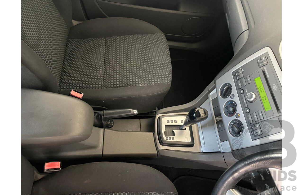 10/2006 Ford Focus ZETEC FWD LS 5D Hatchback Silver 2.0L