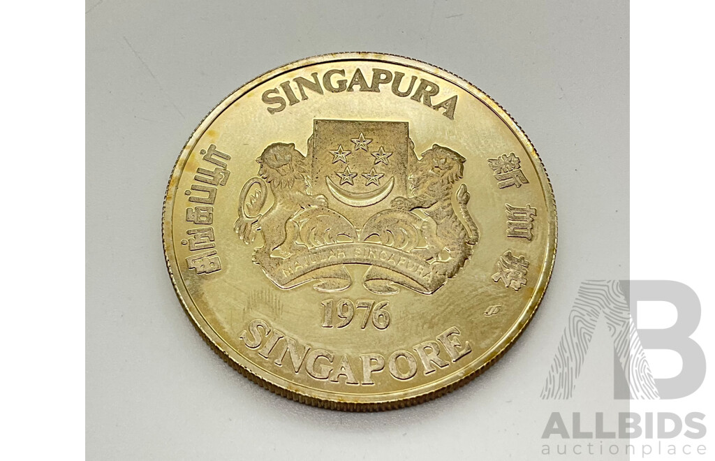 Singapore 1976 Silver Ten Dollar Coin, Freighter Beside Wharf.500