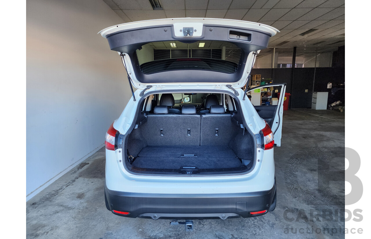 09/2015 Nissan Qashqai TL FWD J11 4D Wagon White 1.6L