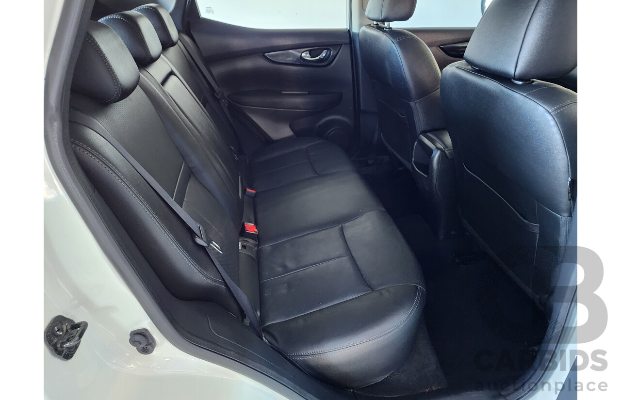 09/2015 Nissan Qashqai TL FWD J11 4D Wagon White 1.6L