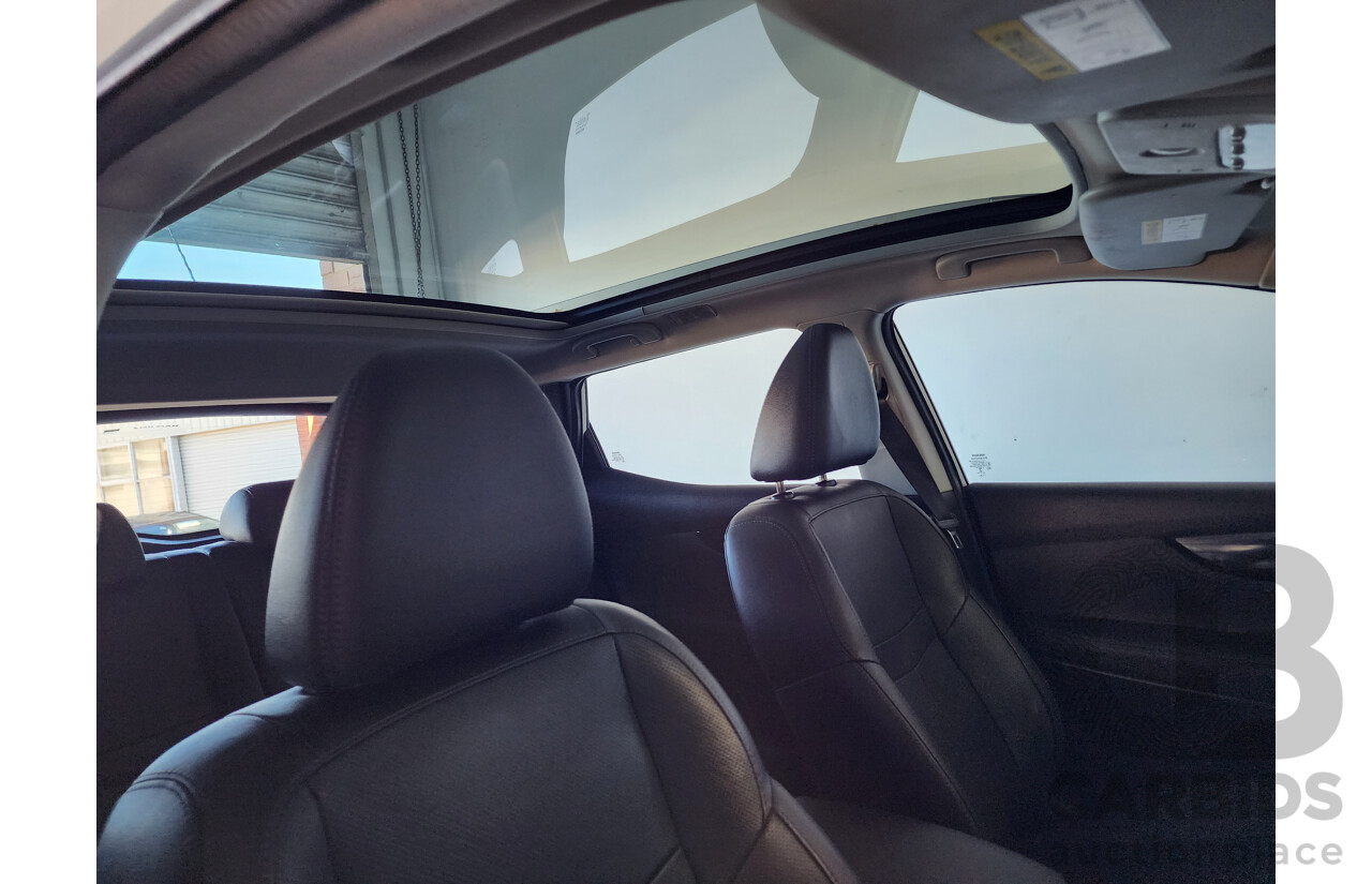 09/2015 Nissan Qashqai TL FWD J11 4D Wagon White 1.6L