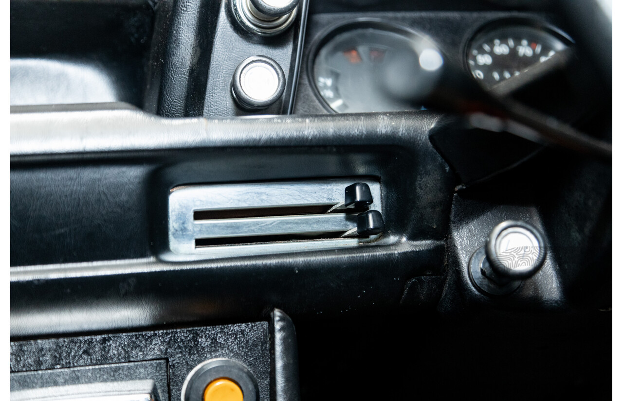 1/1971 BMW 1602 2d Coupe Inka Orange 1.6L