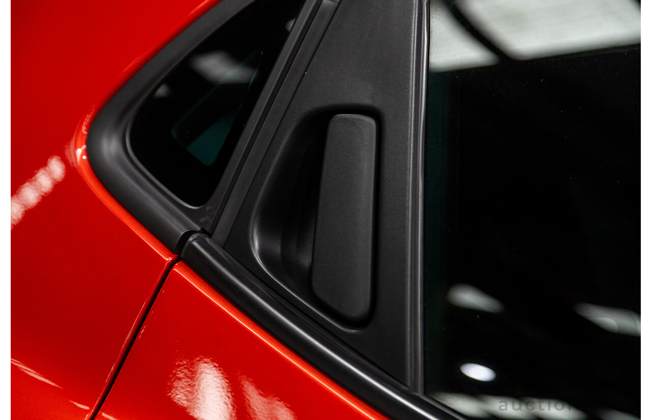 10/2017 Renault Clio RS 200 CUP Premium X98 5d Hatchback Metallic Flame Red Turbo 1.6L