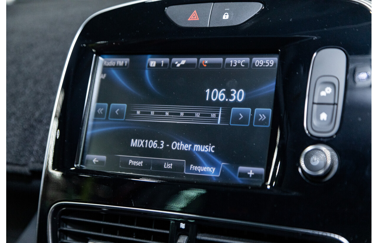 10/2017 Renault Clio RS 200 CUP Premium X98 5d Hatchback Metallic Flame Red Turbo 1.6L