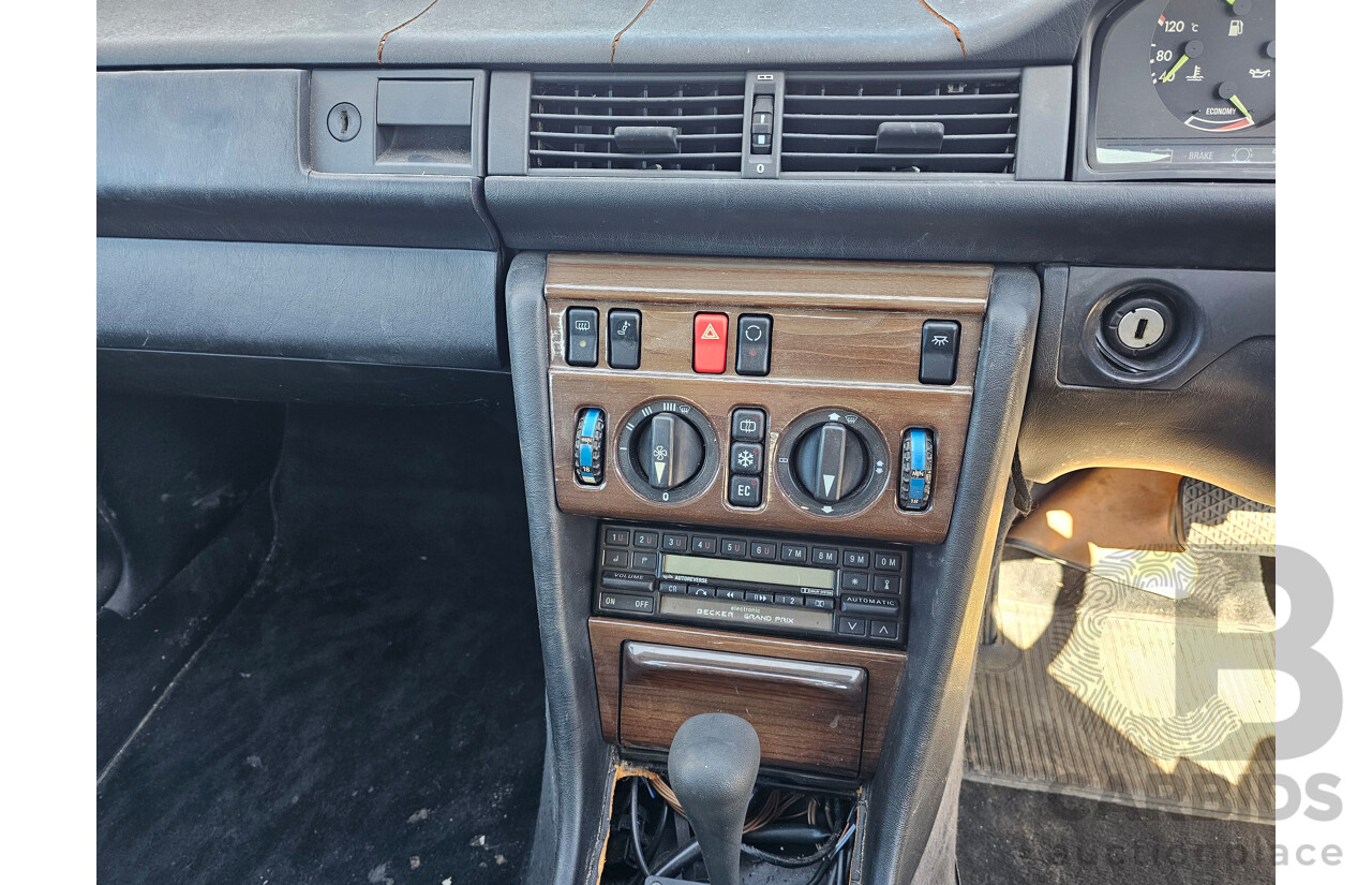 10/1987 Mercedes-Benz 230 E W124 4d Sedan 2.3L