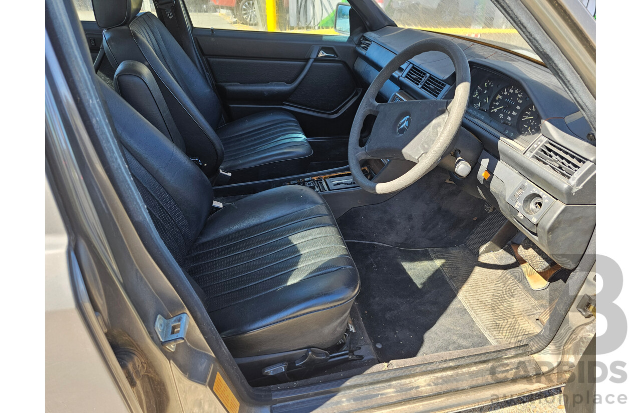 10/1987 Mercedes-Benz 230 E W124 4d Sedan 2.3L
