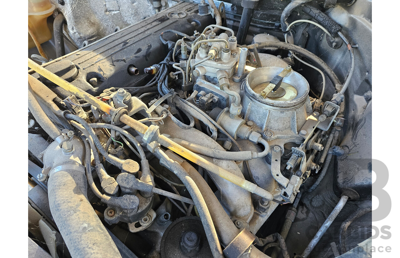 10/1987 Mercedes-Benz 230 E W124 4d Sedan 2.3L