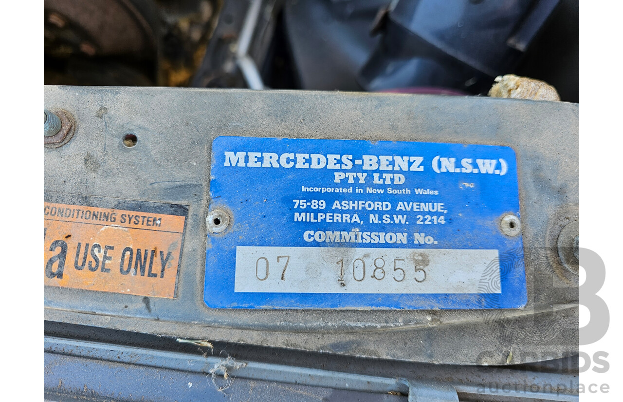 10/1987 Mercedes-Benz 230 E W124 4d Sedan 2.3L