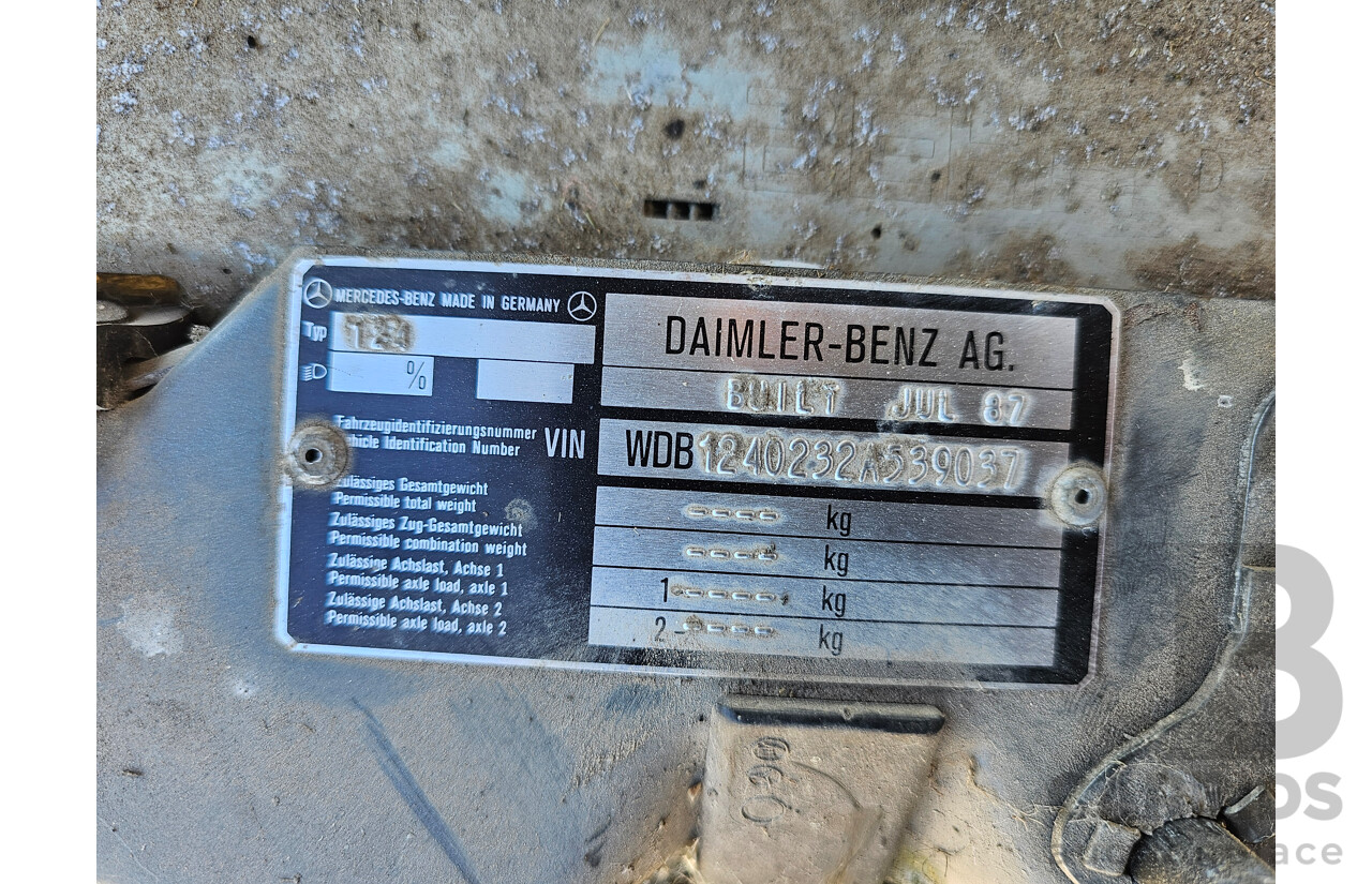 10/1987 Mercedes-Benz 230 E W124 4d Sedan 2.3L