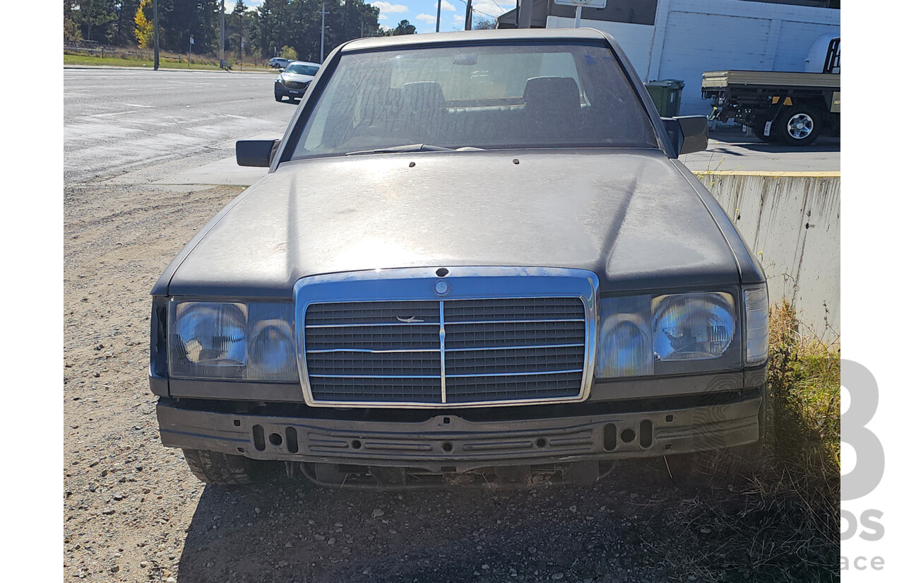 10/1987 Mercedes-Benz 230 E W124 4d Sedan 2.3L