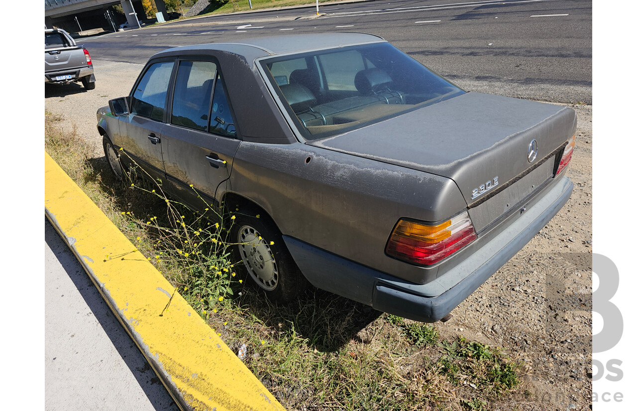 10/1987 Mercedes-Benz 230 E W124 4d Sedan 2.3L