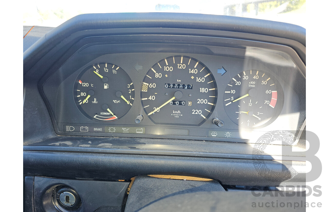 10/1987 Mercedes-Benz 230 E W124 4d Sedan 2.3L